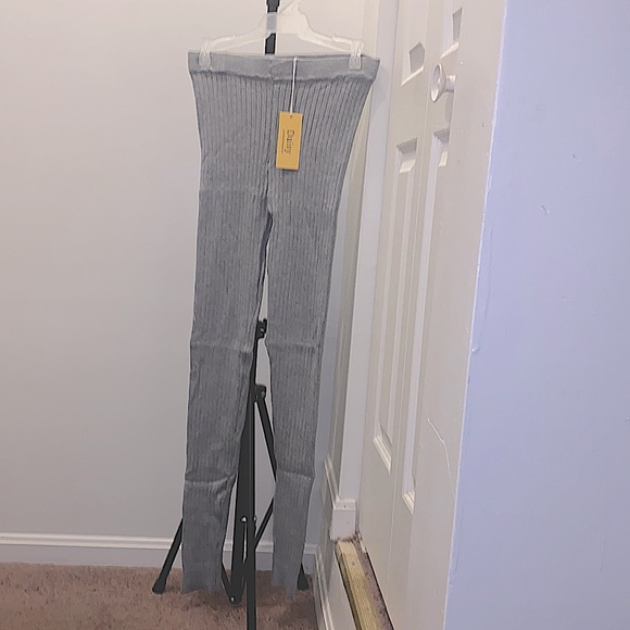 Daisy 2pc  Sweater Tank Crop Top and Leggings Set; Size Large and Medium - Picture 5 of 6